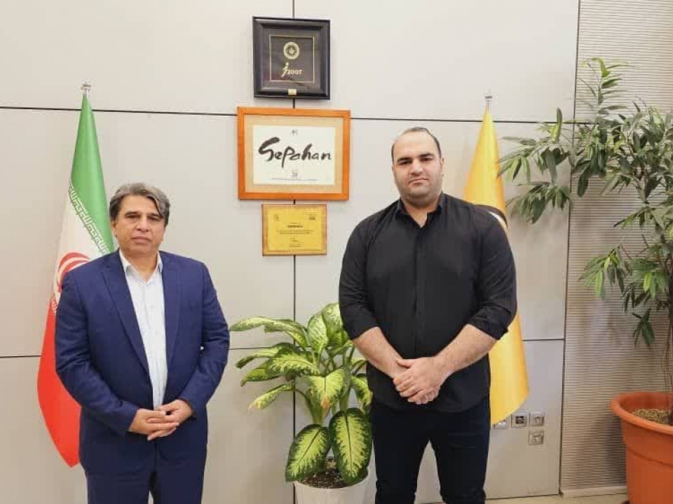 حضور قهرمان سنگین وزن وزنه‌برداری جهان در اصفهان